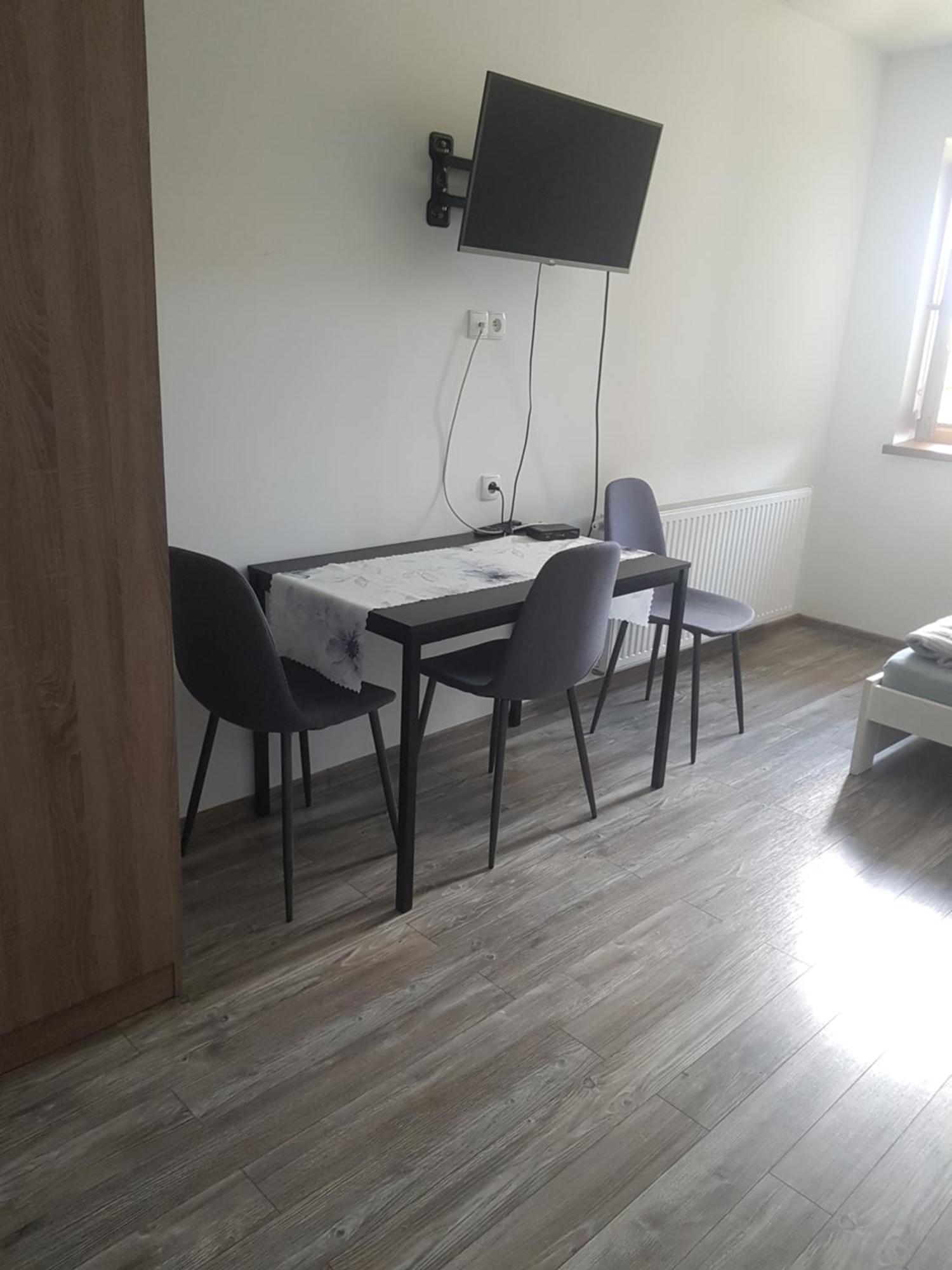 Stas -Przy Szkole Nr 3 W Skawie Skawa Luaran gambar