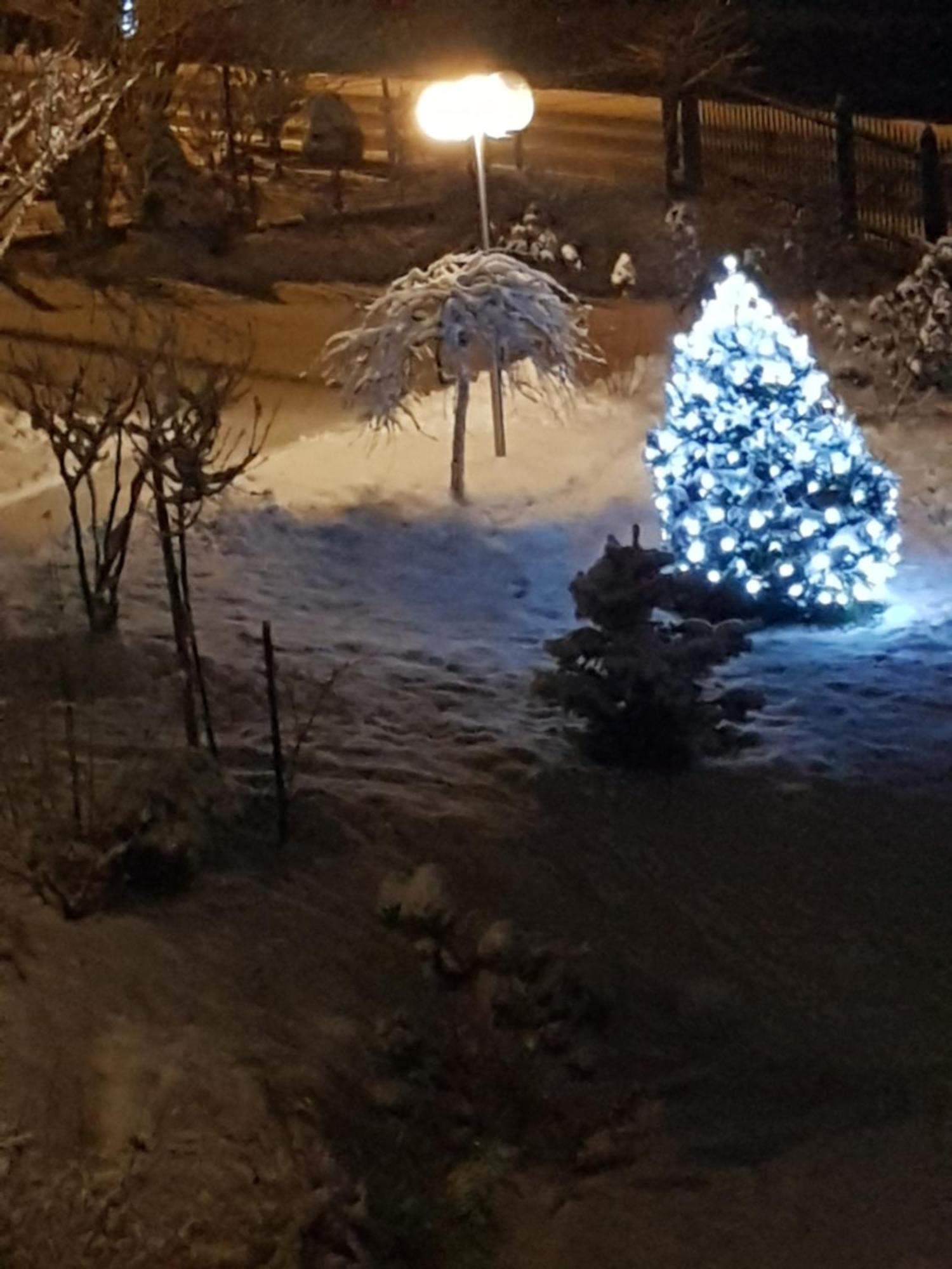 Stas -Przy Szkole Nr 3 W Skawie Skawa Bilik gambar