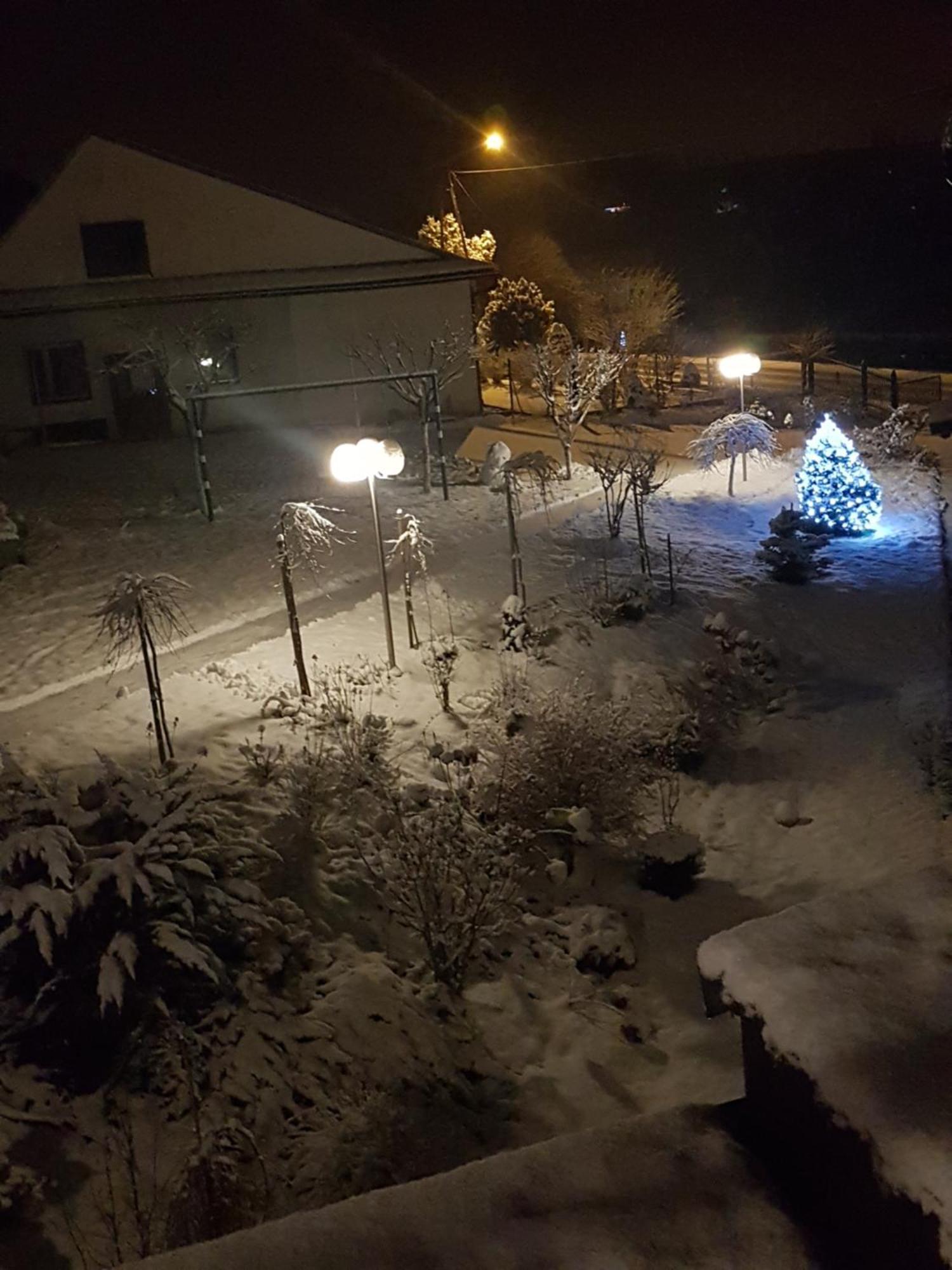 Stas -Przy Szkole Nr 3 W Skawie Skawa Bilik gambar